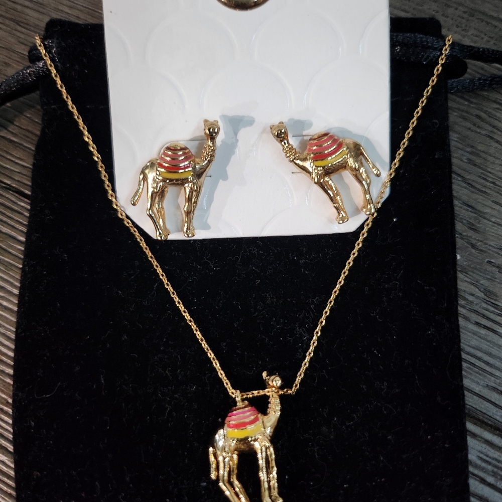 Kate Spade Camel Stud Earrings with Necklace - Picture 11 of 16